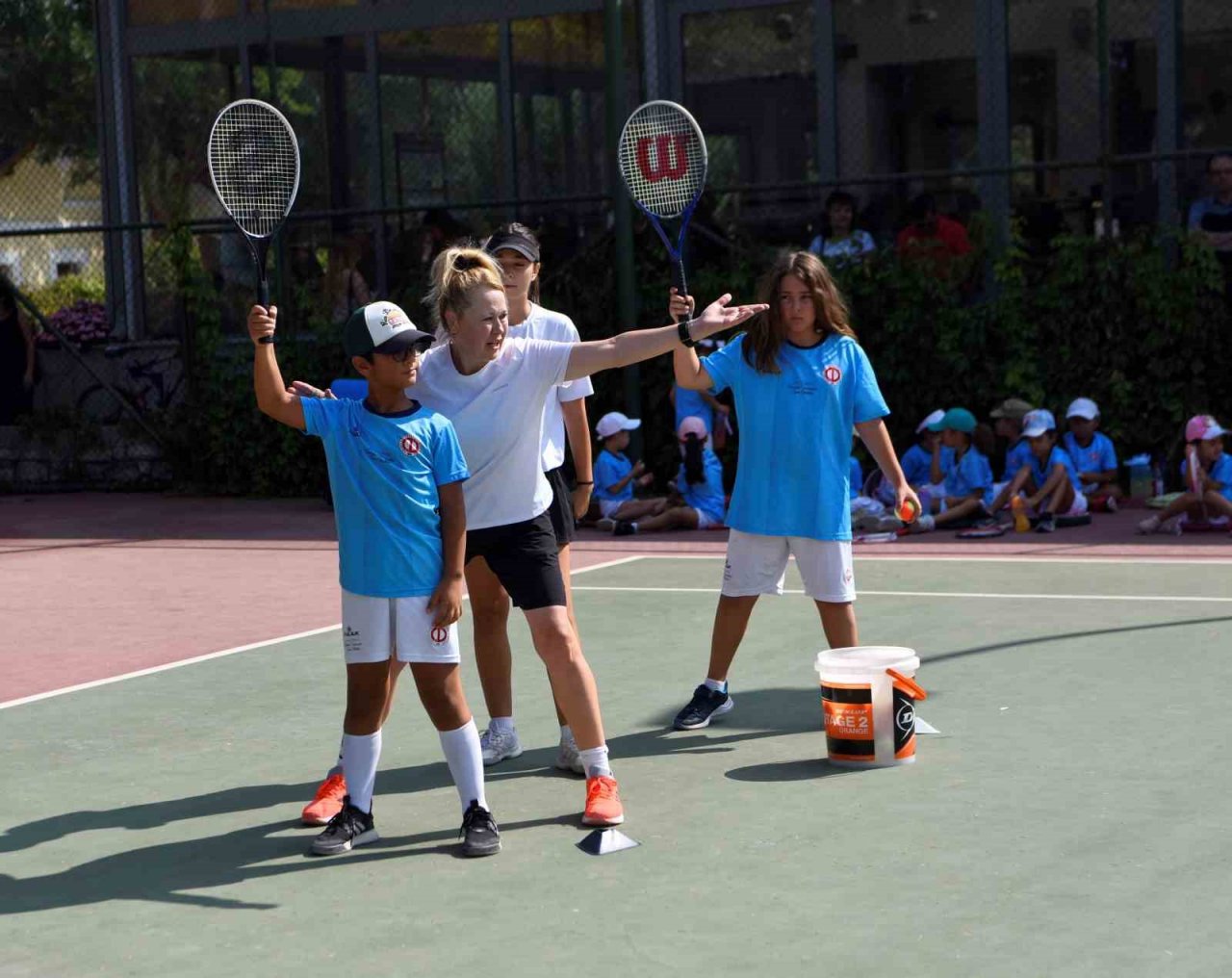 Minik tenisçiler hünerlerini sergiledi