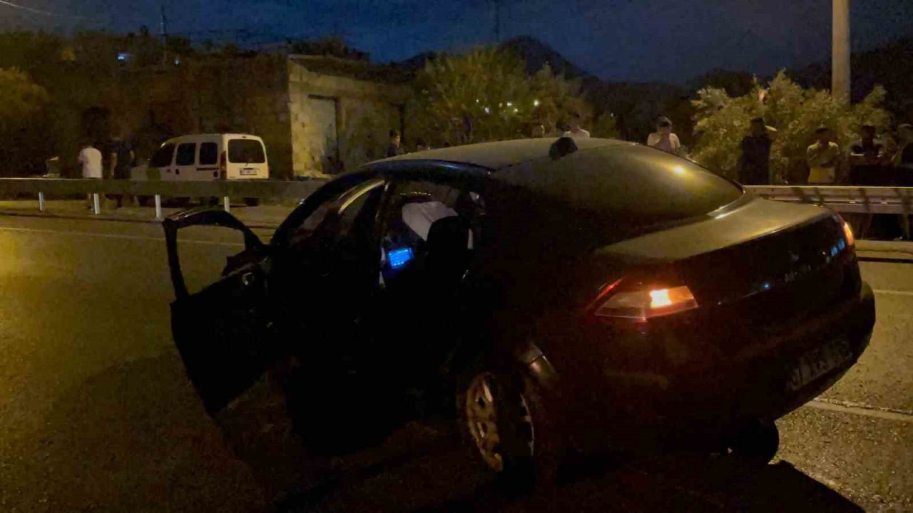 Kaza yapan sürücü aracı bırakıp kaçtı