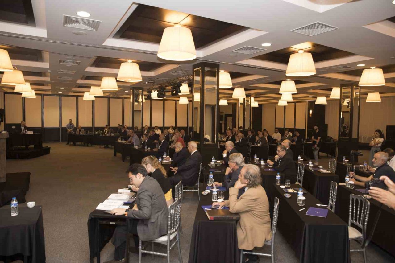 Rektör Çomaklı, Nöroşirürji Konferansına