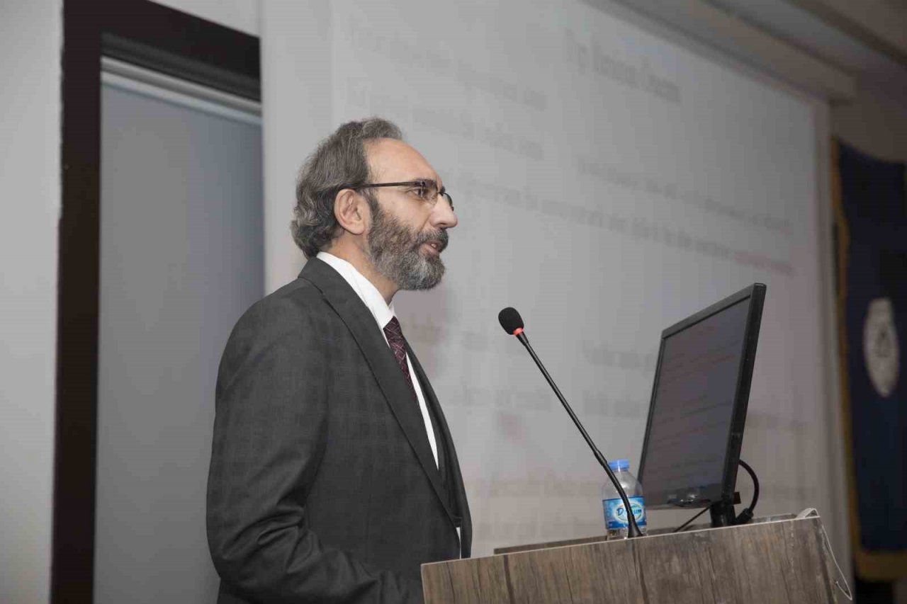 Rektör Çomaklı, Nöroşirürji Konferansına