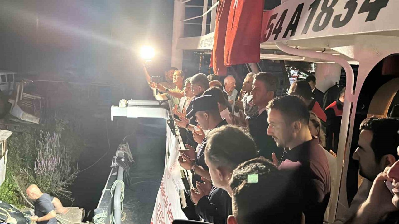 Balıkçılar dolunay eşliğinde “vira bismillah” dedi