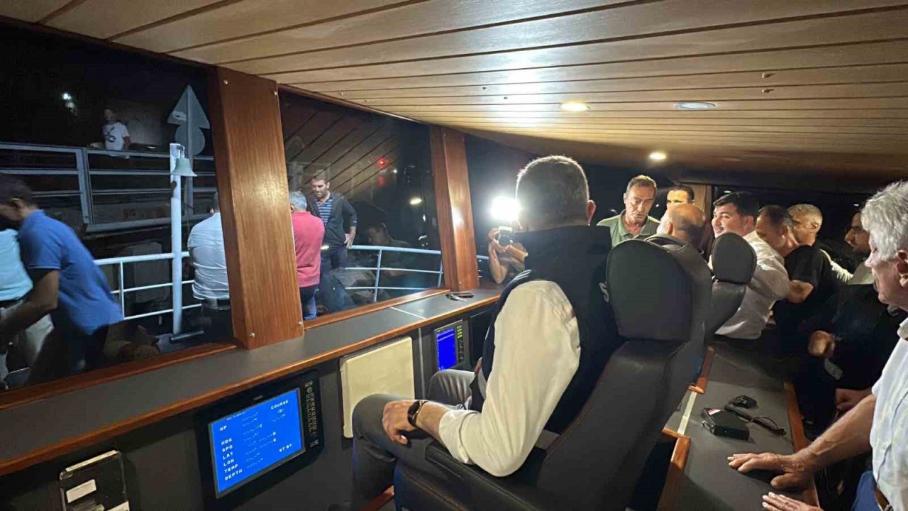 Balıkçılar dolunay eşliğinde “vira bismillah” dedi