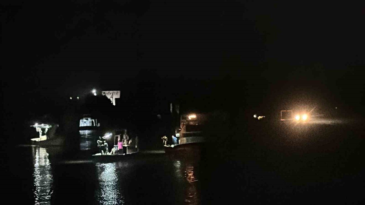 Balıkçılar dolunay eşliğinde “vira bismillah” dedi