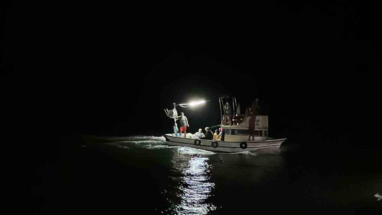 Balıkçılar dolunay eşliğinde “vira bismillah” dedi