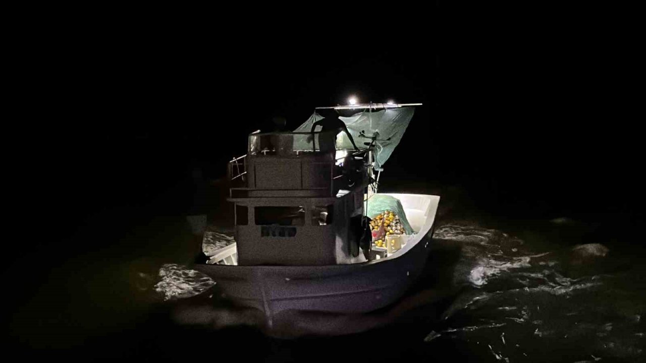 Balıkçılar dolunay eşliğinde “vira bismillah” dedi