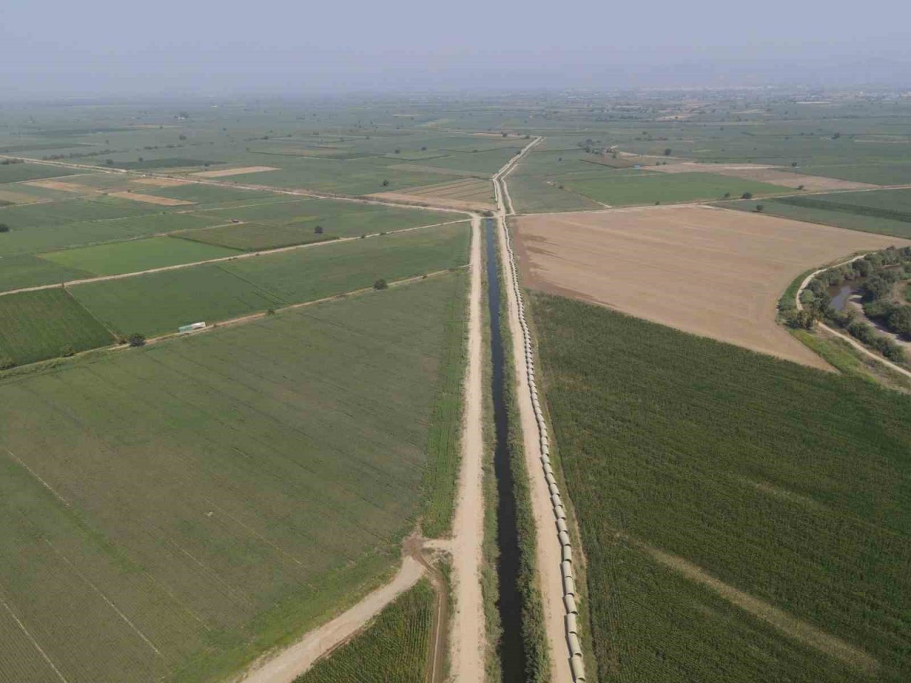 Koçarlı’da yer altına inen dev boruların montajı yapılıyor