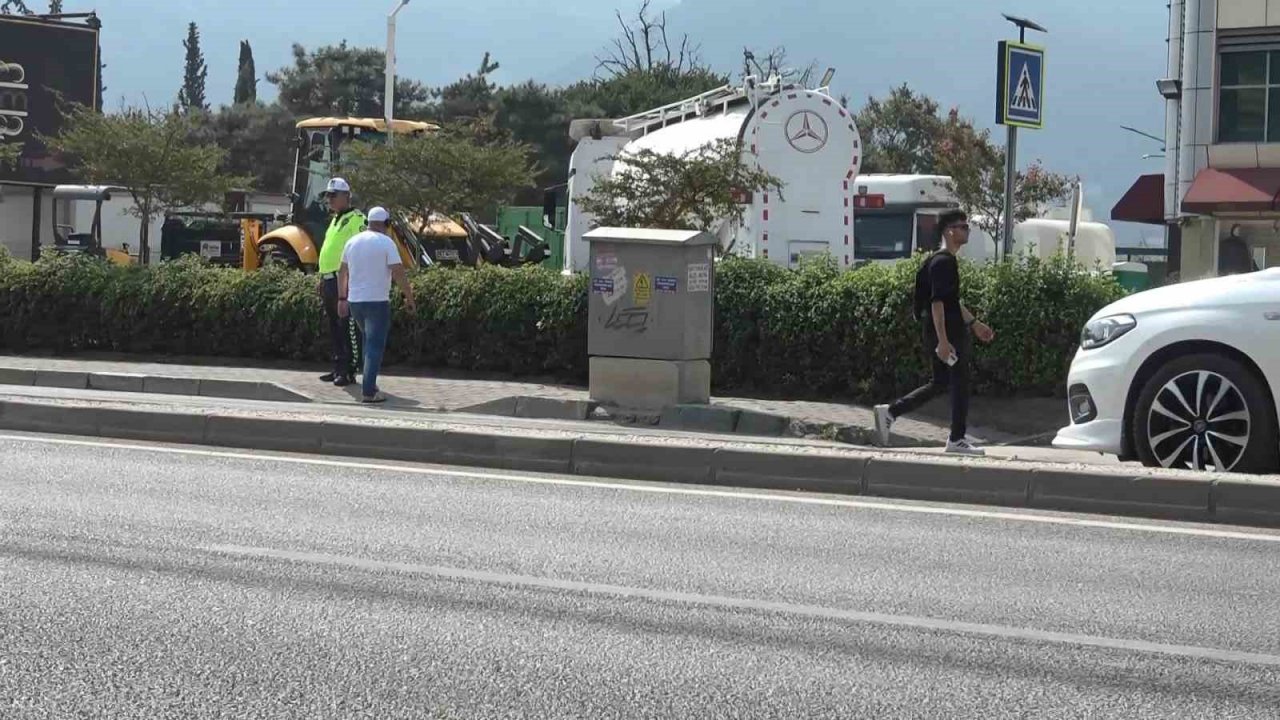 Bursa’da "Önce Yaya" uygulaması yapıldı, kural tanımaz sürücülere ceza kesildi