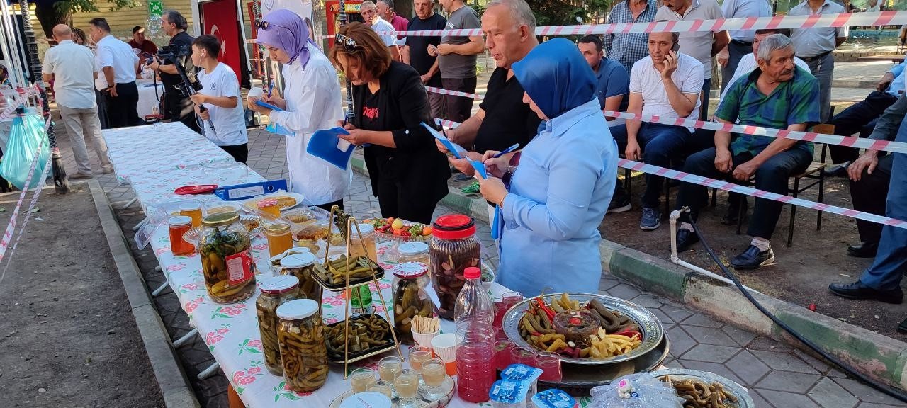 Hanımlar hünerlerini yöresel yemeklerle sergilediler