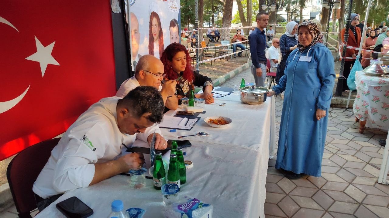 Hanımlar hünerlerini yöresel yemeklerle sergilediler