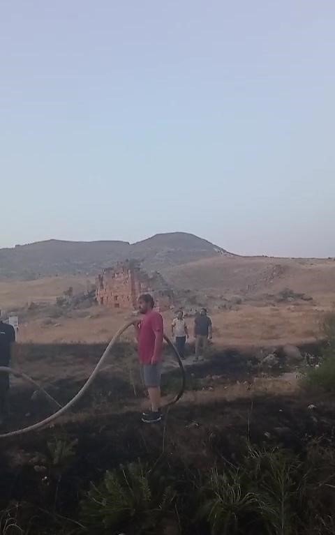 Tripolis’te örtü yangını korkuttu