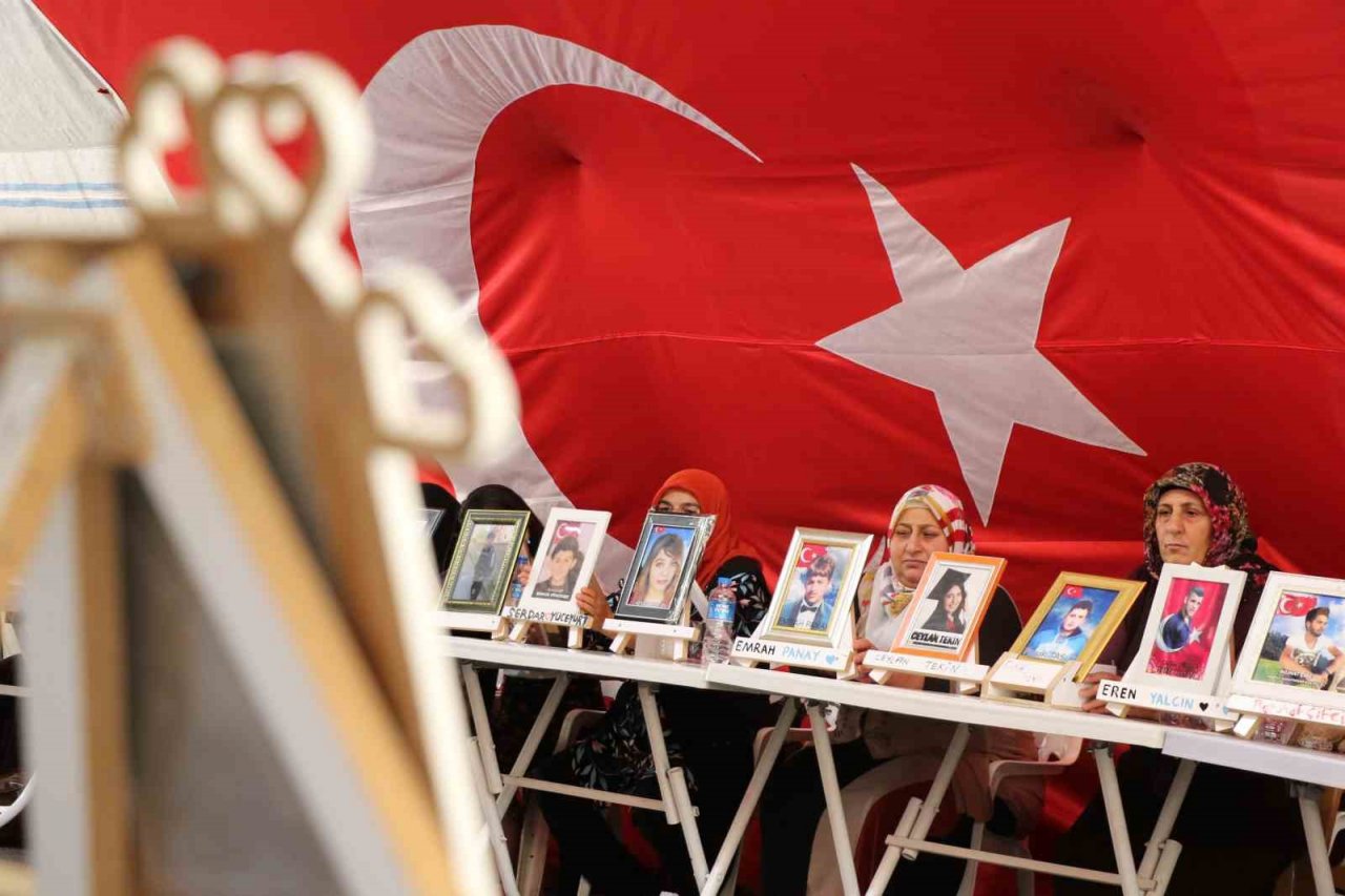 Diyarbakır anne ve babalarının evlat nöbeti 5’inci yılına giriyor