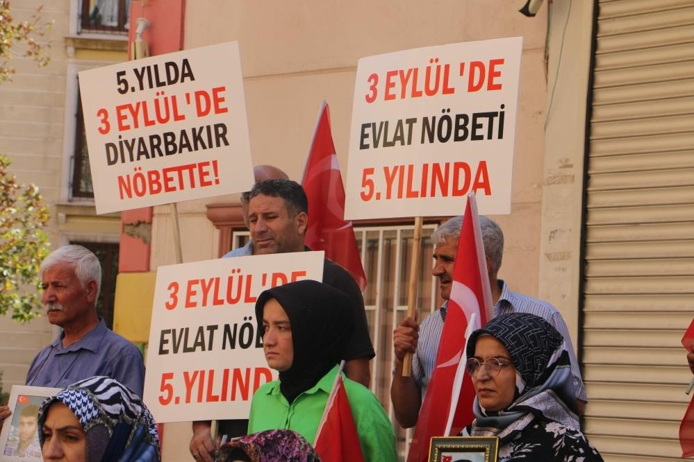 Diyarbakır anne ve babalarının evlat nöbeti 5’inci yılına giriyor