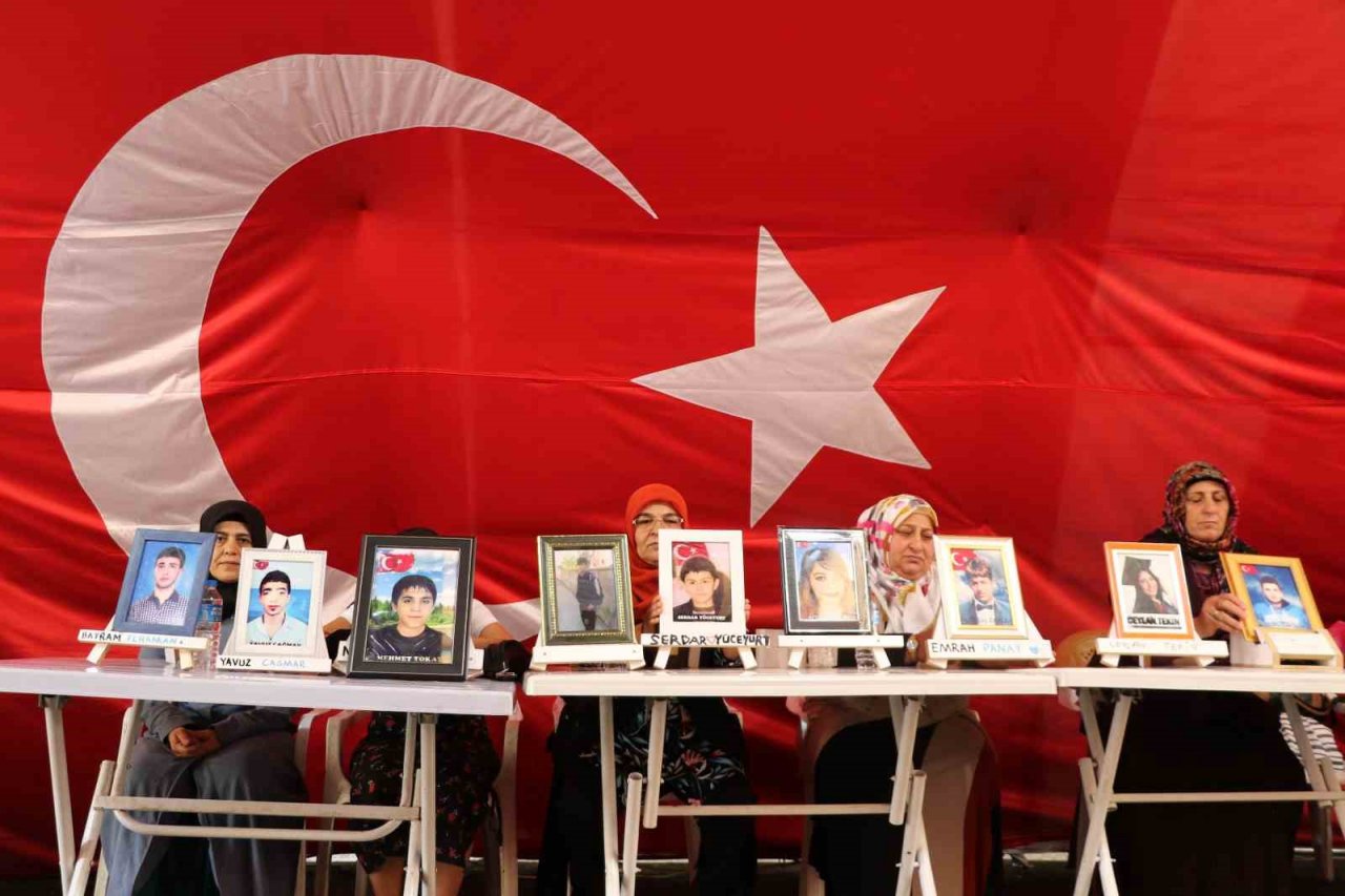 Diyarbakır anne ve babalarının evlat nöbeti 5’inci yılına giriyor