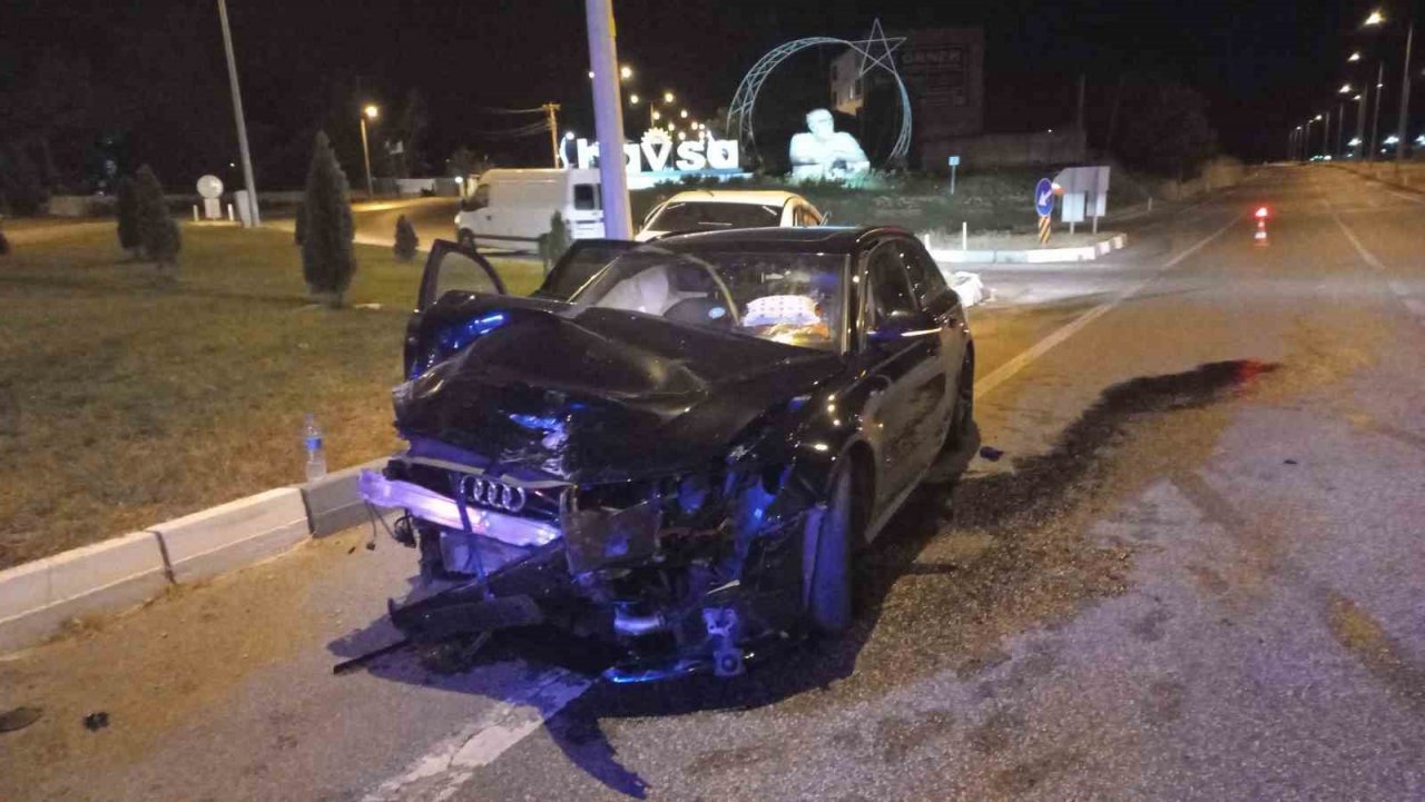 Gurbetçi aile tatil dönüşü kaza yaptı: 3 yaralı