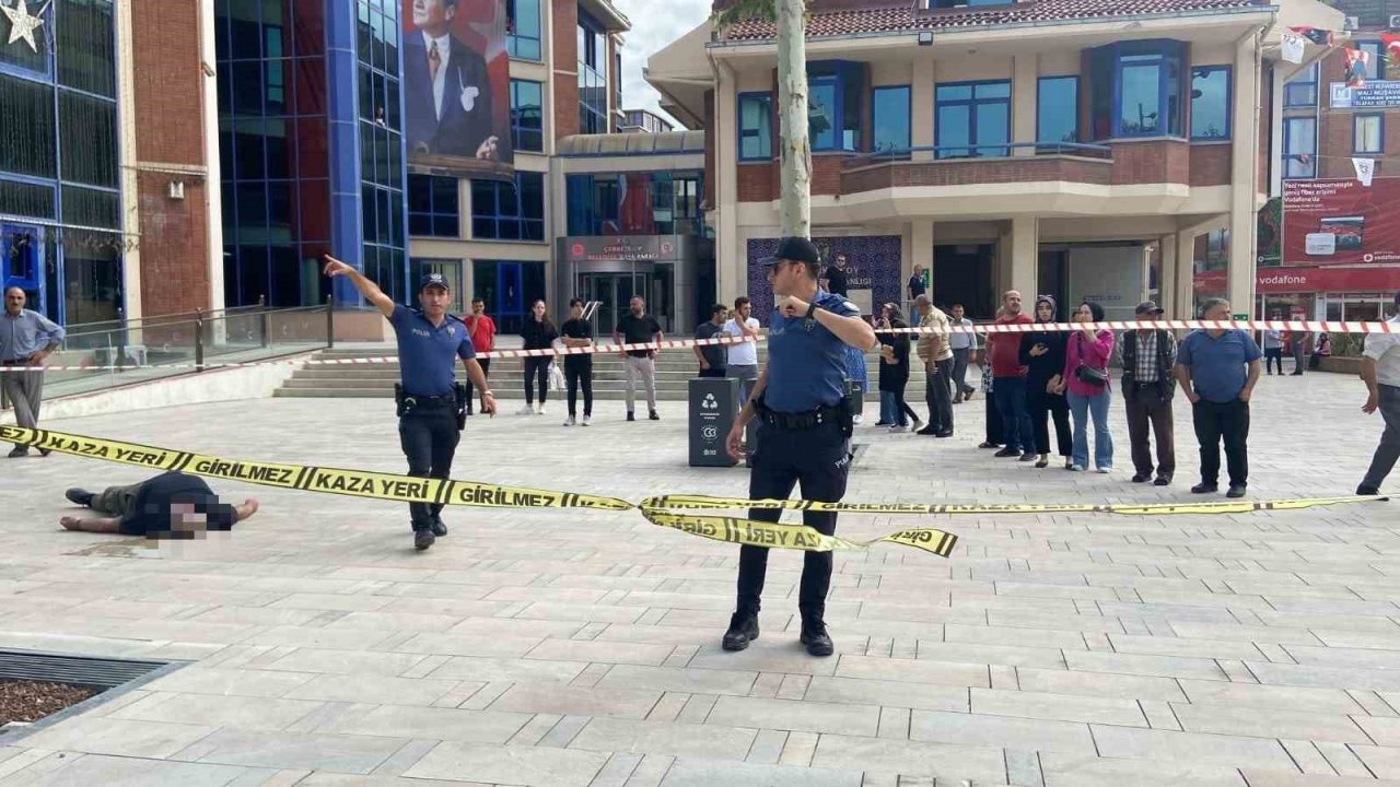 Yolda yürürken kalp krizi geçirip öldü