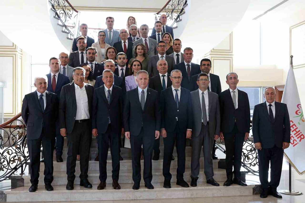 Ataşehir Belediye Başkanı İlgezdi: "Gümrük ile hal alanlarının kaldırılması gerekli"