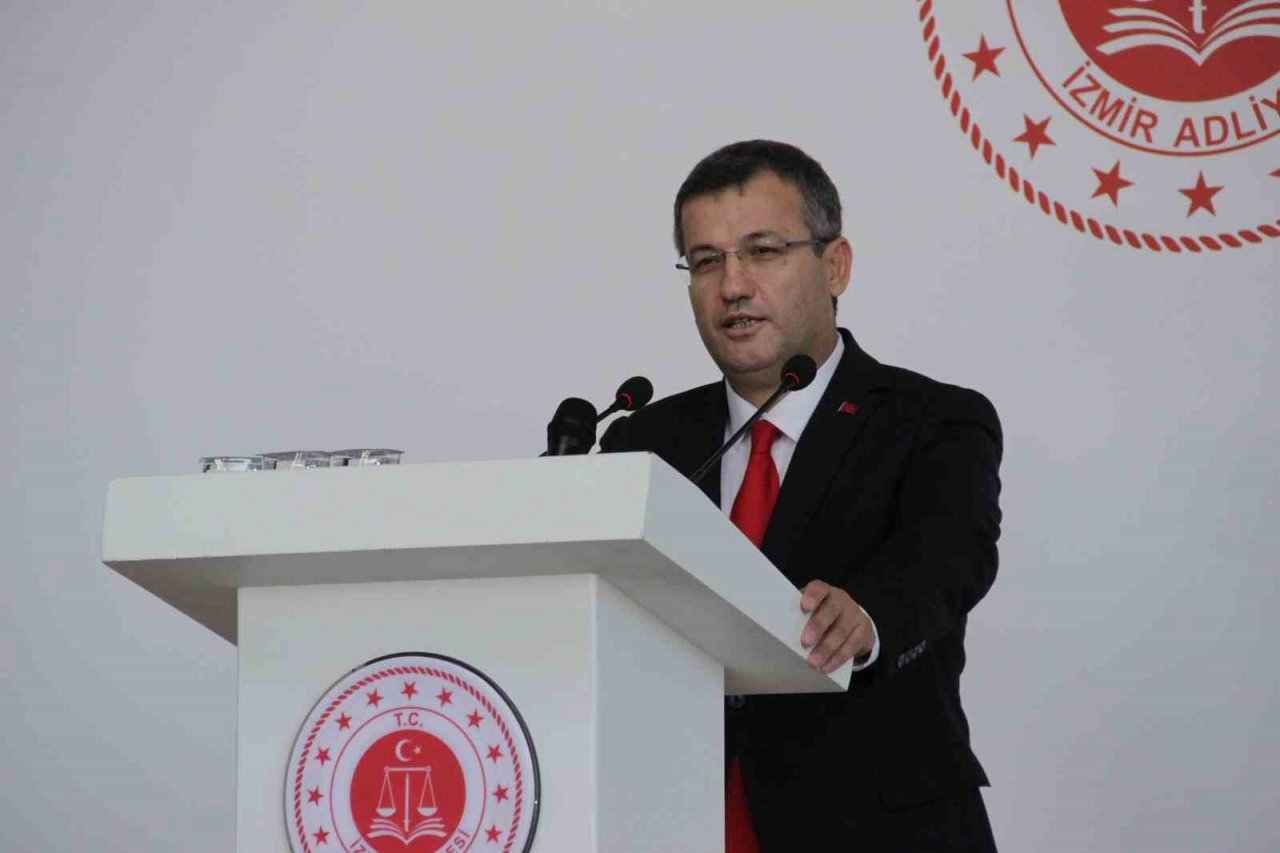 İzmir’de yeni adli yıl düzenlenen törenle başladı