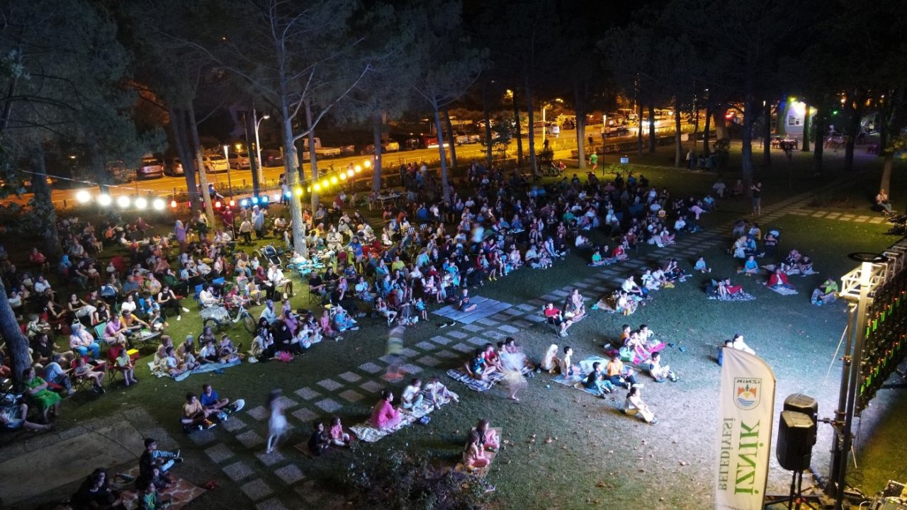 İznik’te yazlık sinema sezon finali yaptı