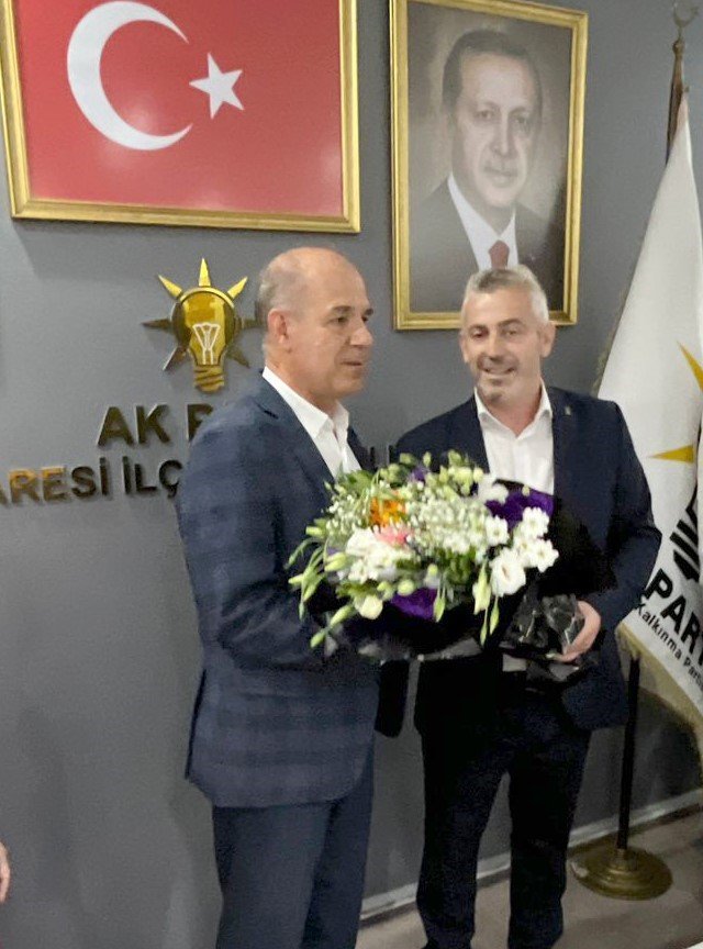 Karesi AK Parti’de Hakan Aka bayrağı devraldı