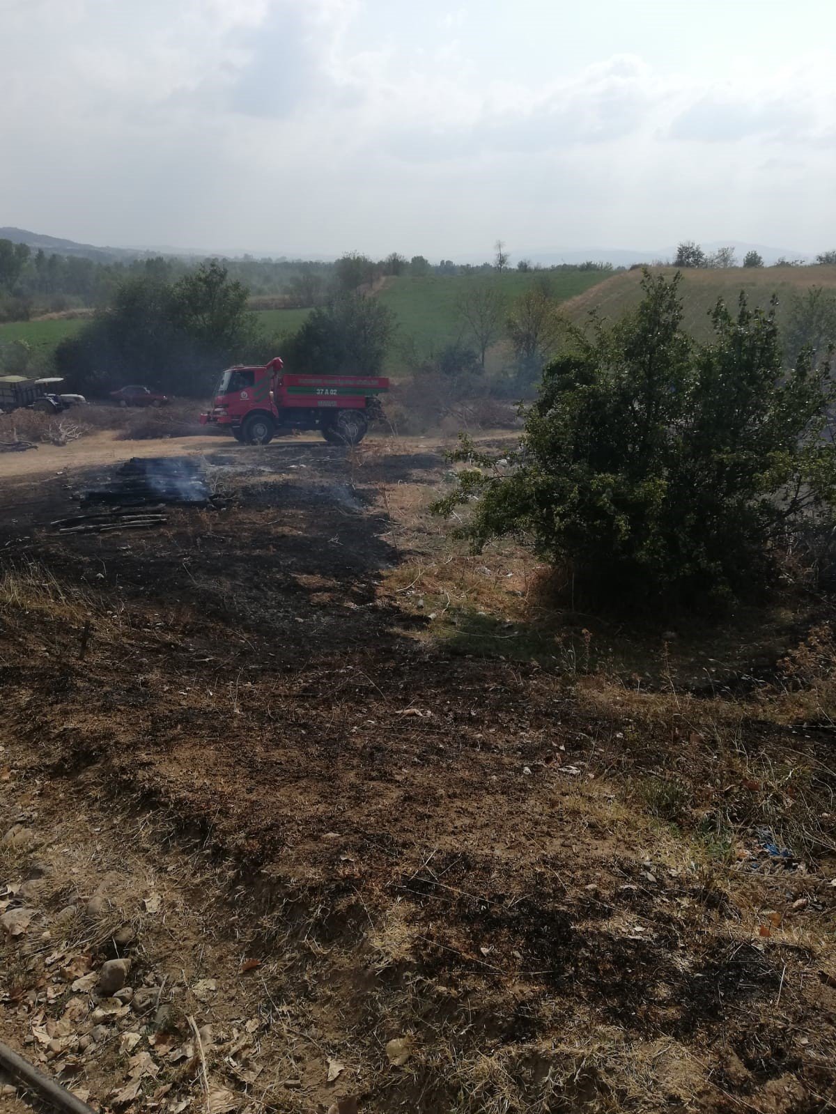 İki farklı noktada çıkan anız yangını büyümeden söndürüldü