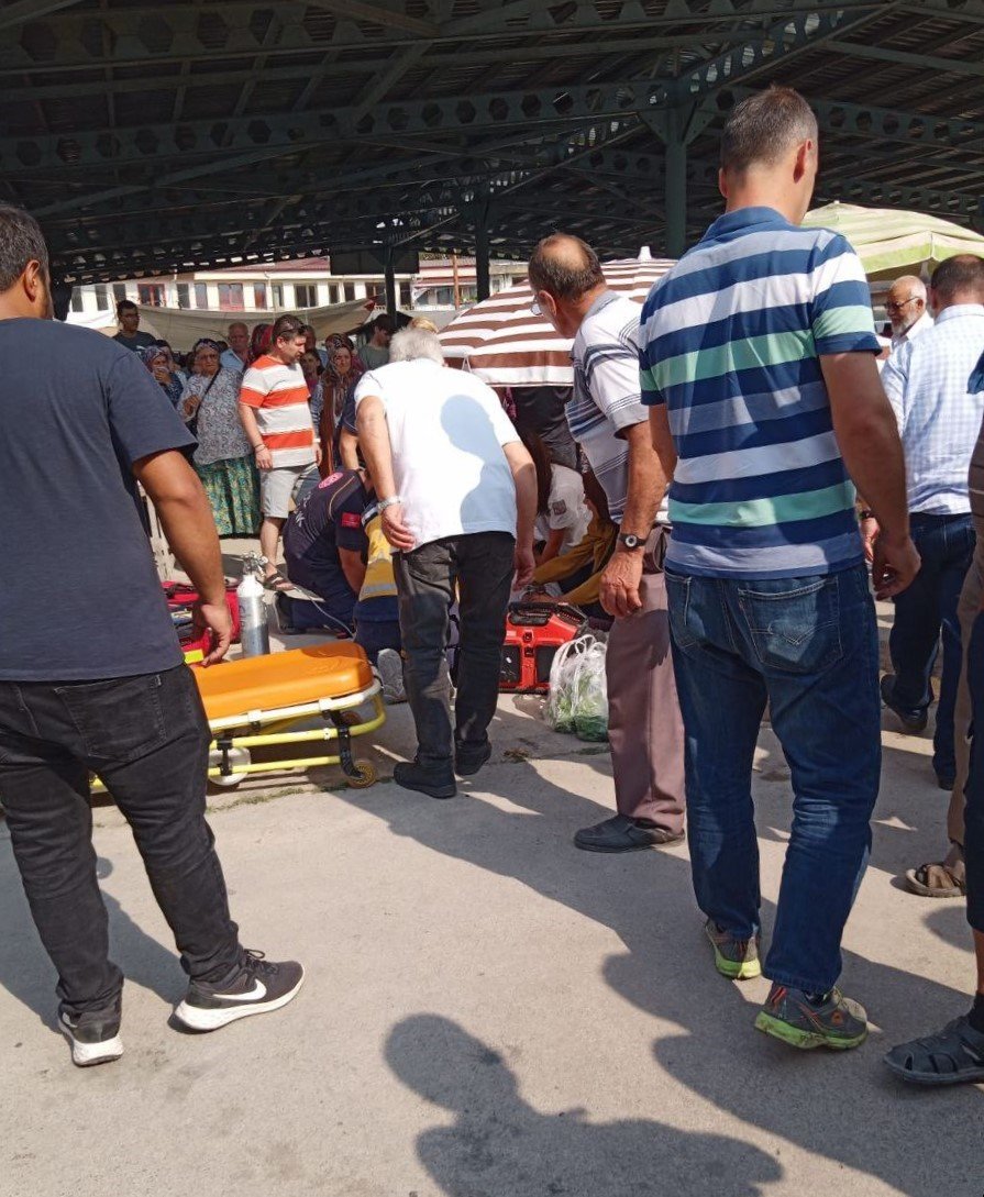 Alışveriş yapmak için için gittiği semt pazarında fenalaşan vatandaş hayatını kaybetti