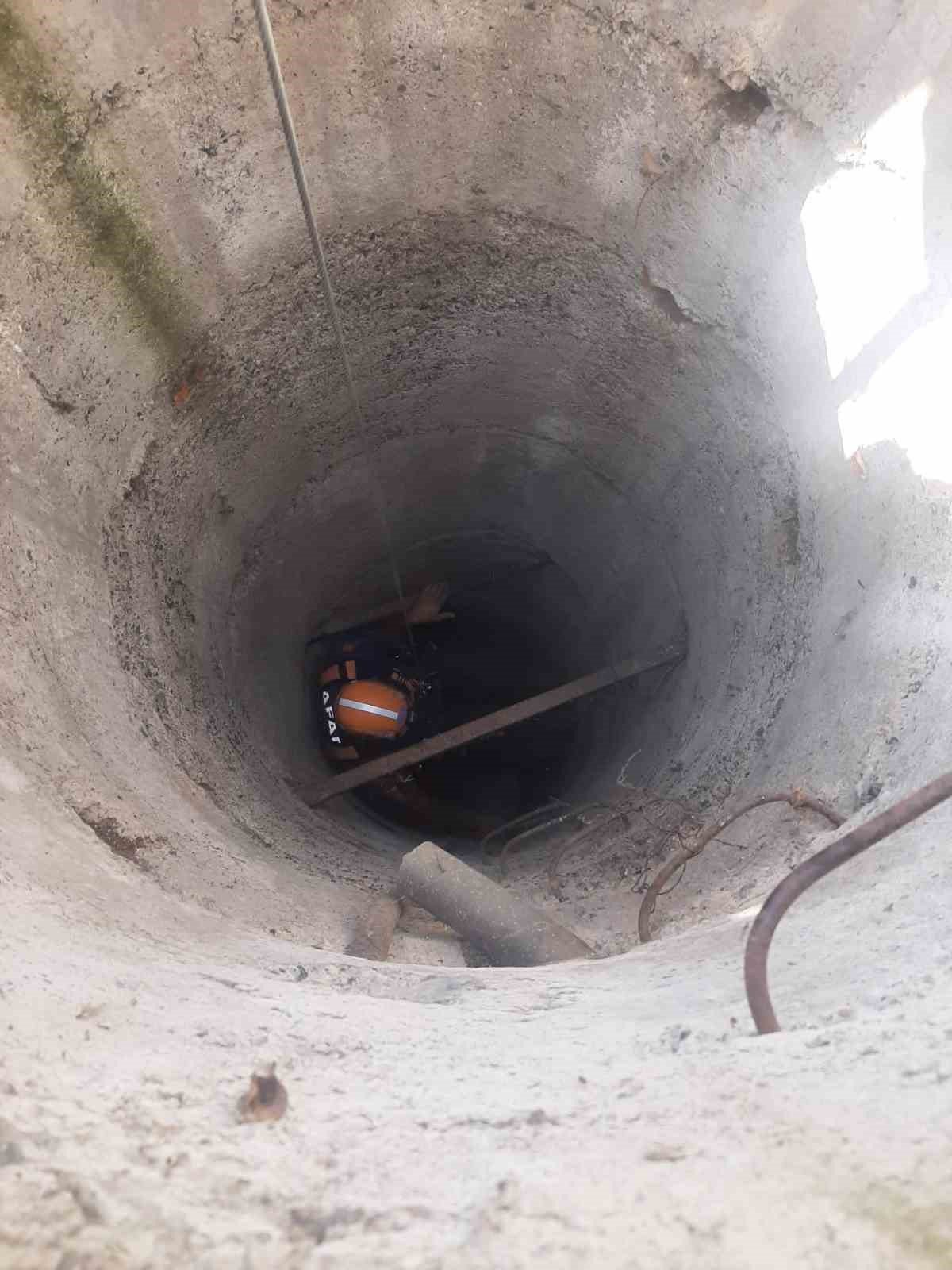 20 metrelik su kuyusuna düşen keçi kurtarıldı