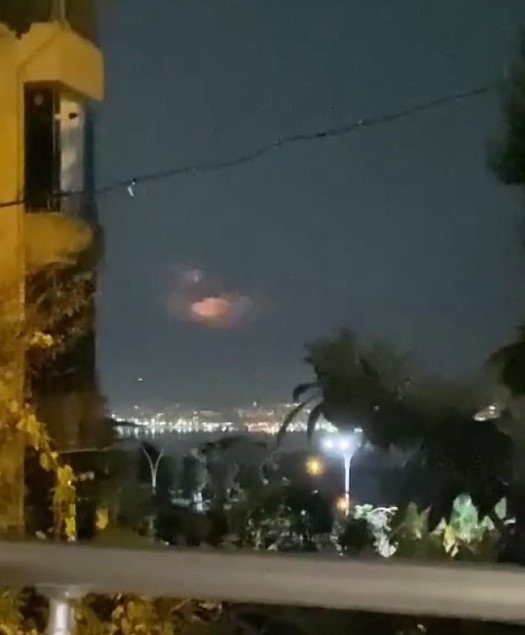 Kocaeli’de elektrik fırtınası geceyi aydınlattı