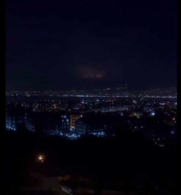 Kocaeli’de elektrik fırtınası geceyi aydınlattı