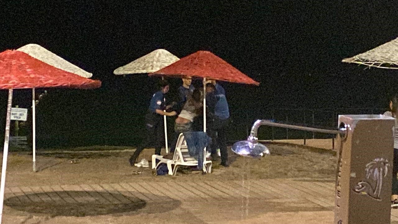 Boğulma tehlikesi geçiren kadın polise mukavemetten gözaltına alındı