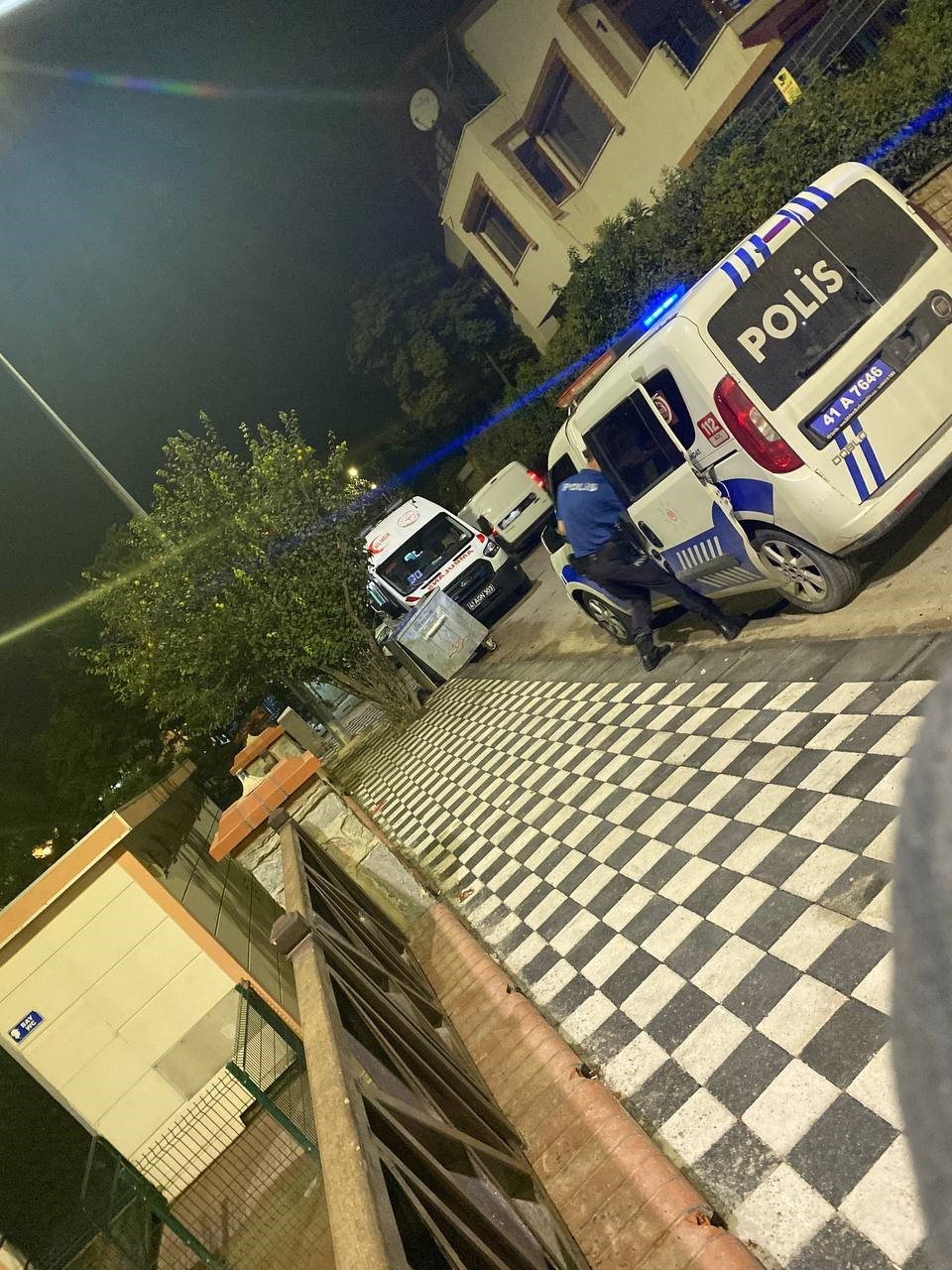 Boğulma tehlikesi geçiren kadın polise mukavemetten gözaltına alındı