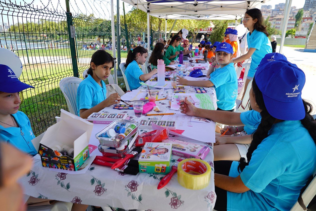Küçükçekmeceli çocuklar, zafer haftası etkinliklerinde bir araya geldi