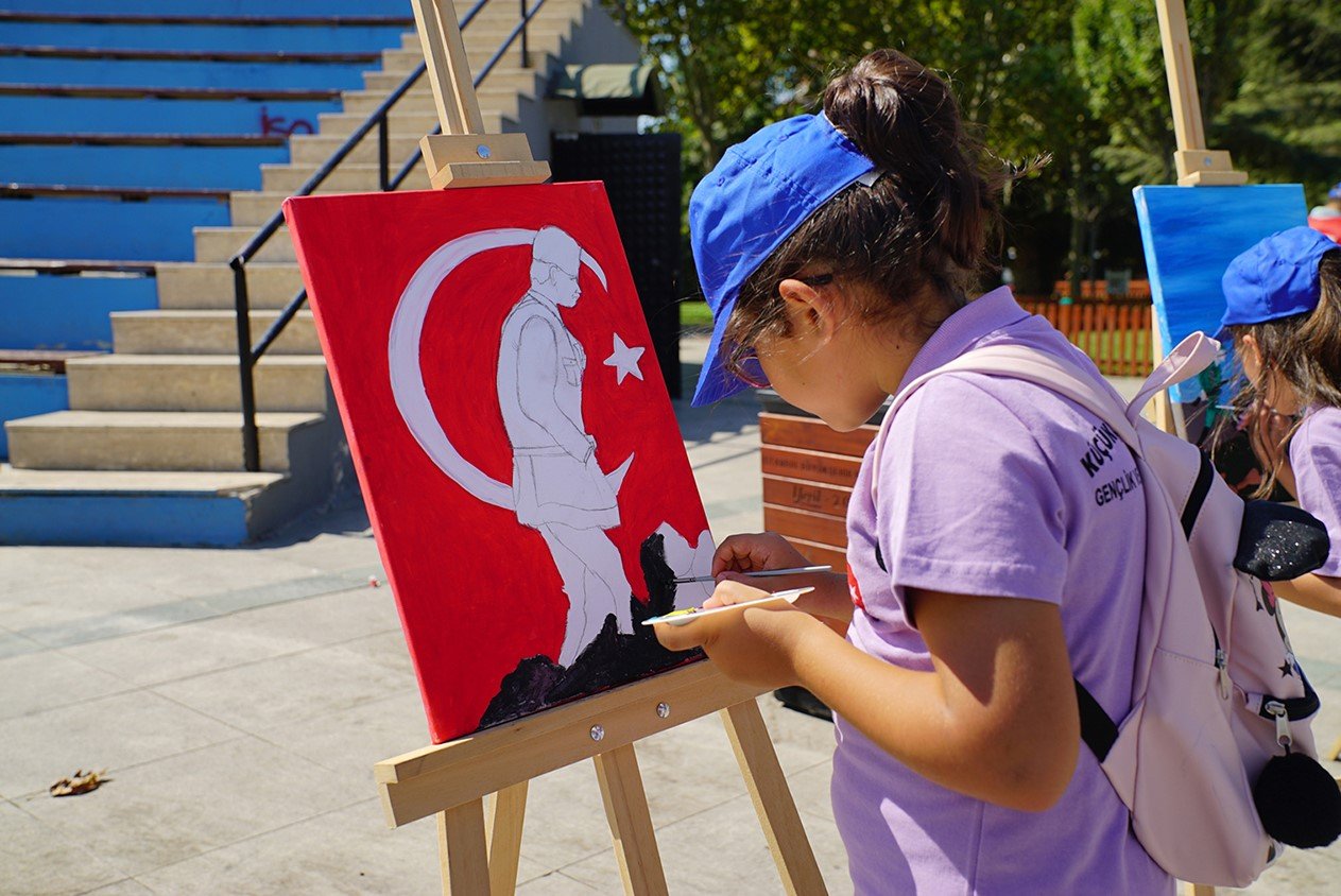 Küçükçekmeceli çocuklar, zafer haftası etkinliklerinde bir araya geldi
