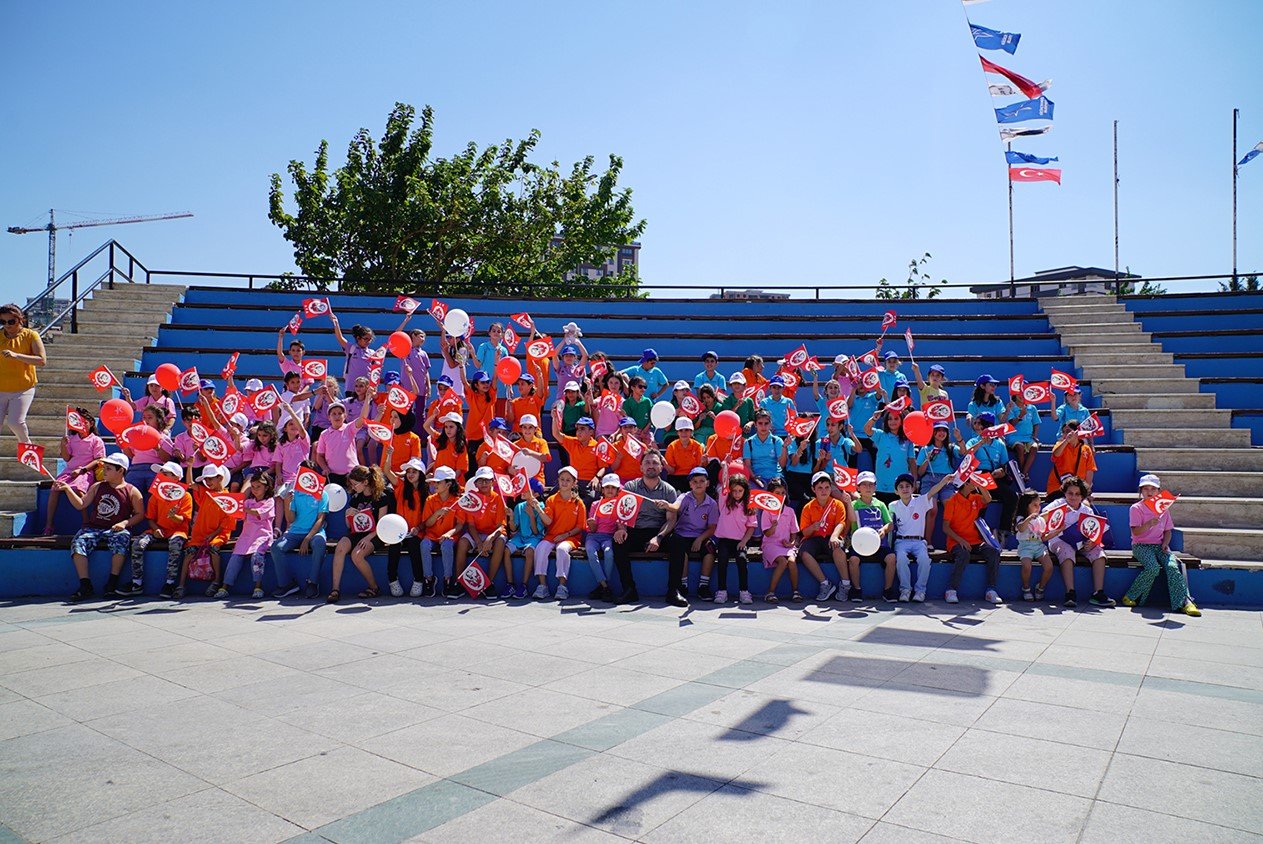 Küçükçekmeceli çocuklar, zafer haftası etkinliklerinde bir araya geldi