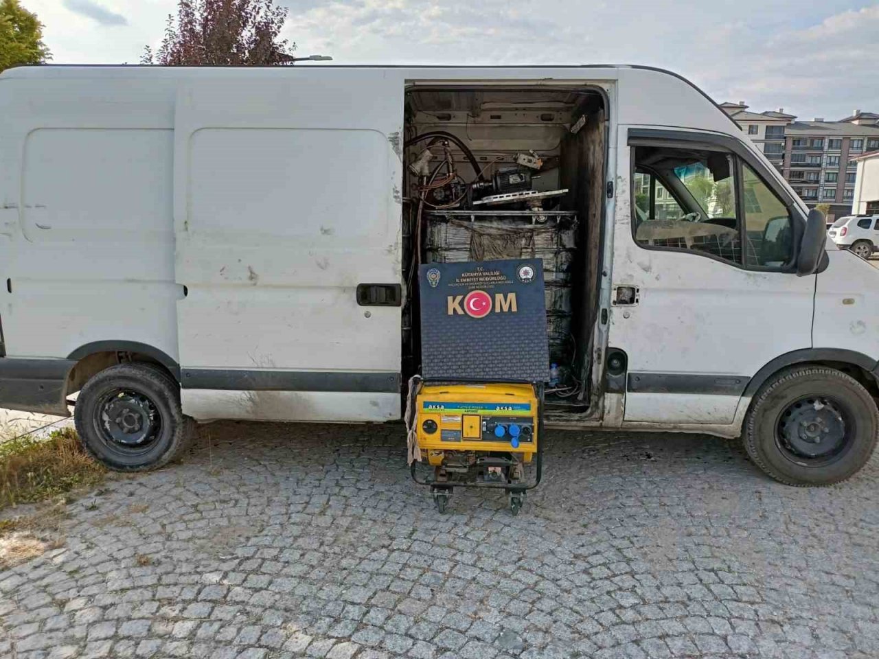 Kütahya’da akaryakıt kaçakçısı 3 kişi suçüstü yakalandı