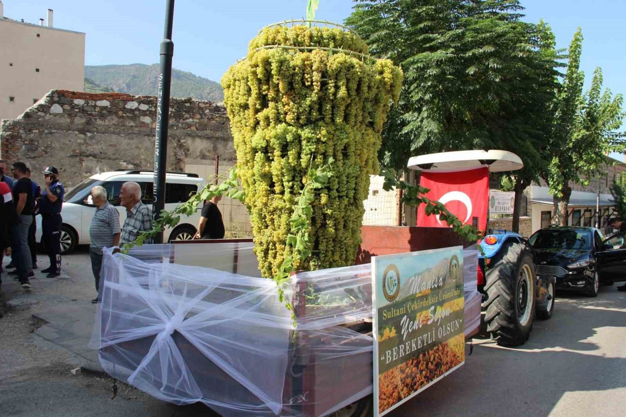 Sezonun ilk kuru üzümü bin 250 TL’den alındı