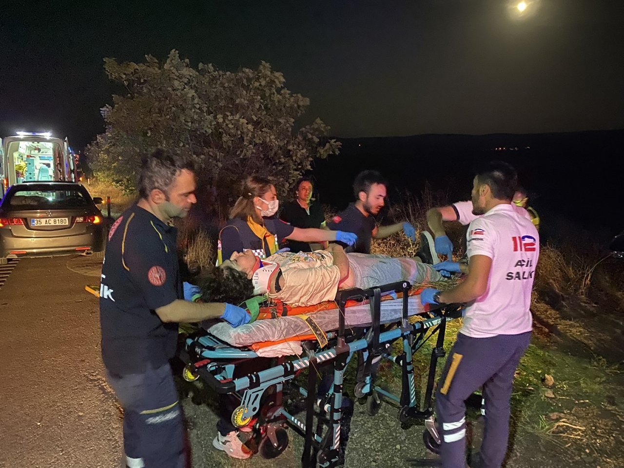 Kontrolden çıkan otomobil tarlaya uçtu; 4 yaralı