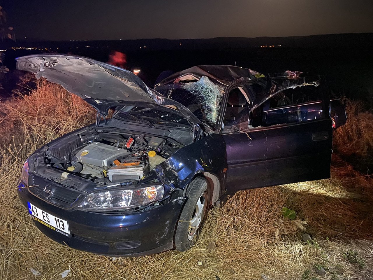 Kontrolden çıkan otomobil tarlaya uçtu; 4 yaralı