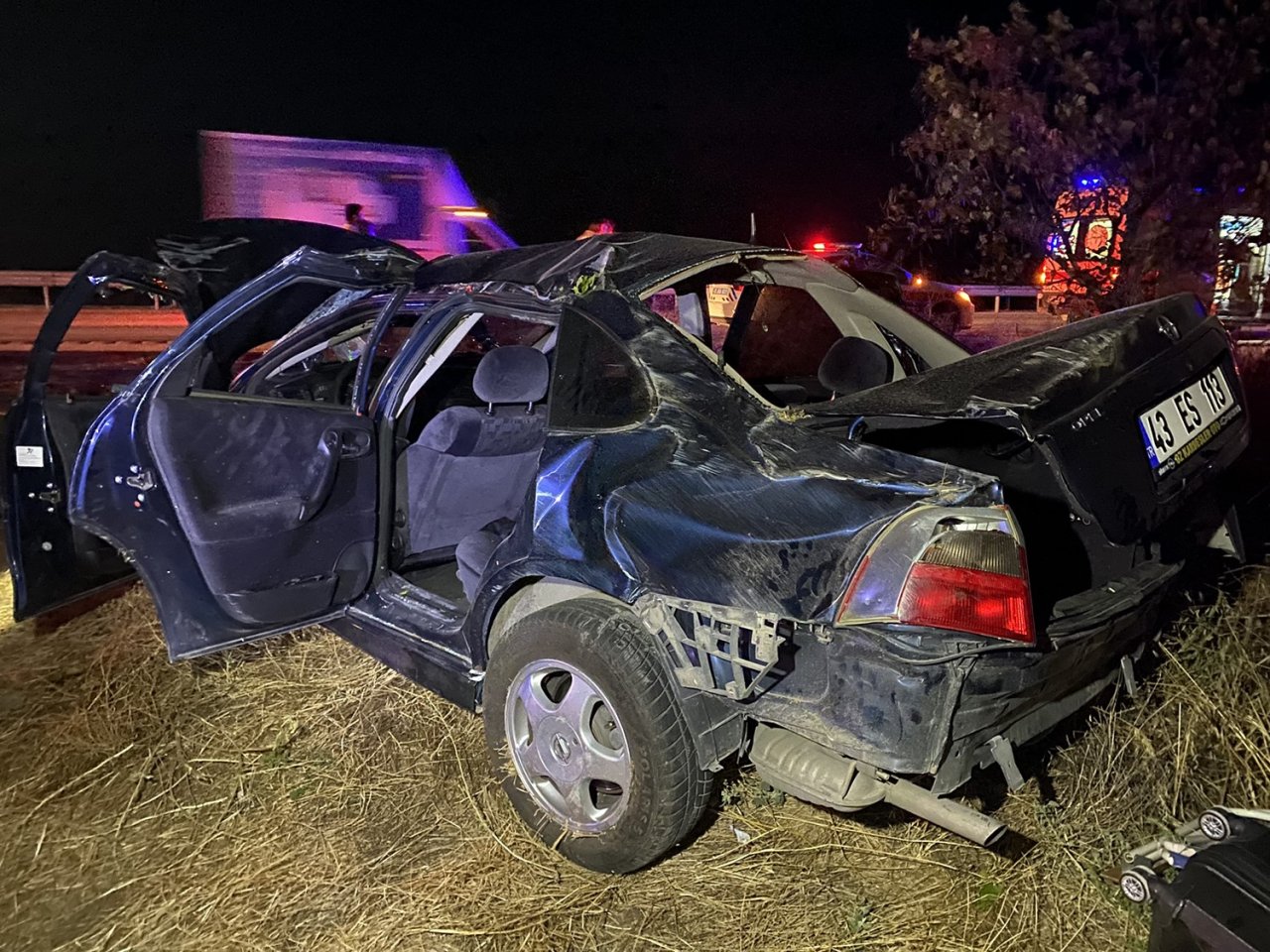 Kontrolden çıkan otomobil tarlaya uçtu; 4 yaralı