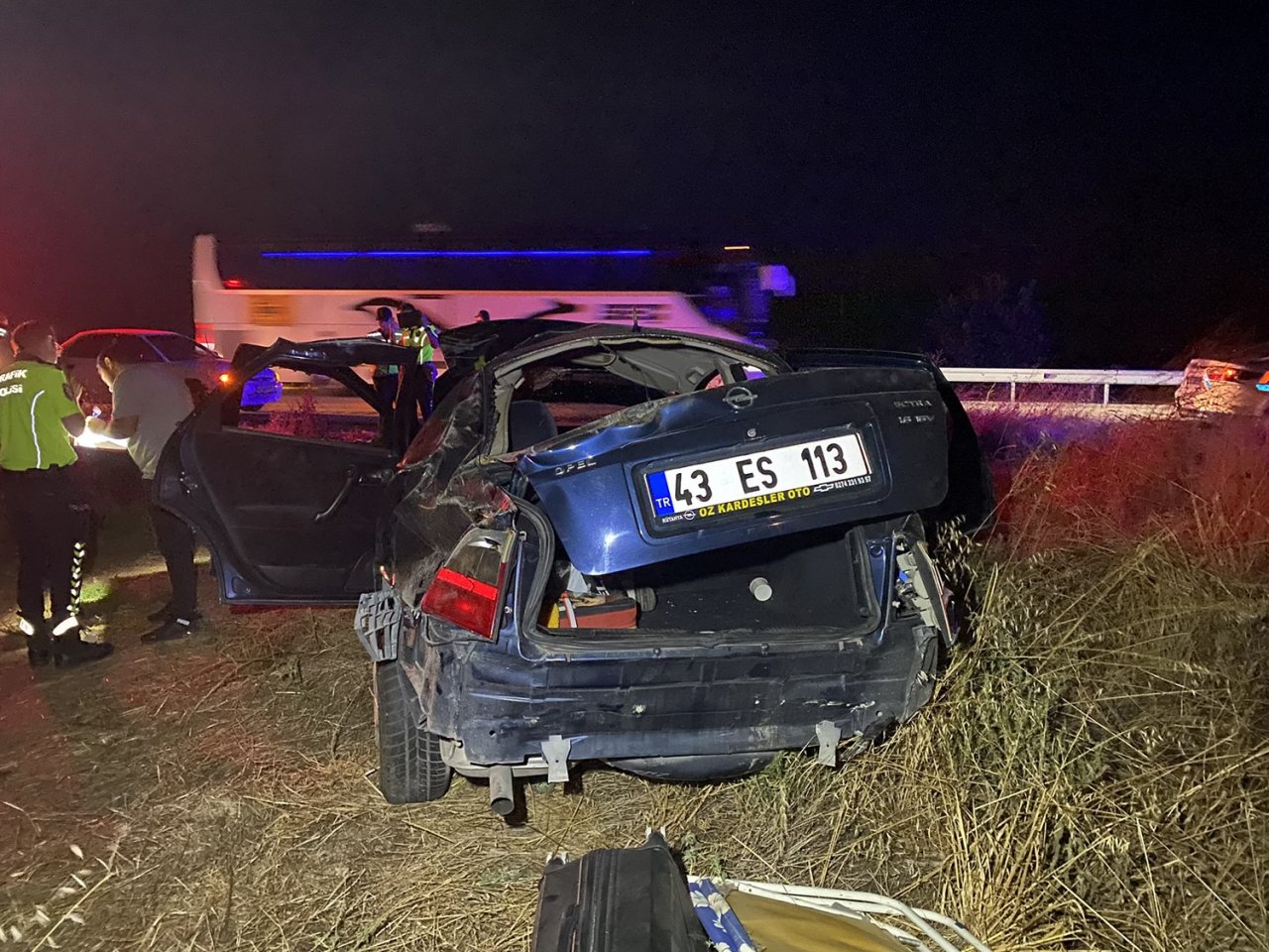Kontrolden çıkan otomobil tarlaya uçtu; 4 yaralı