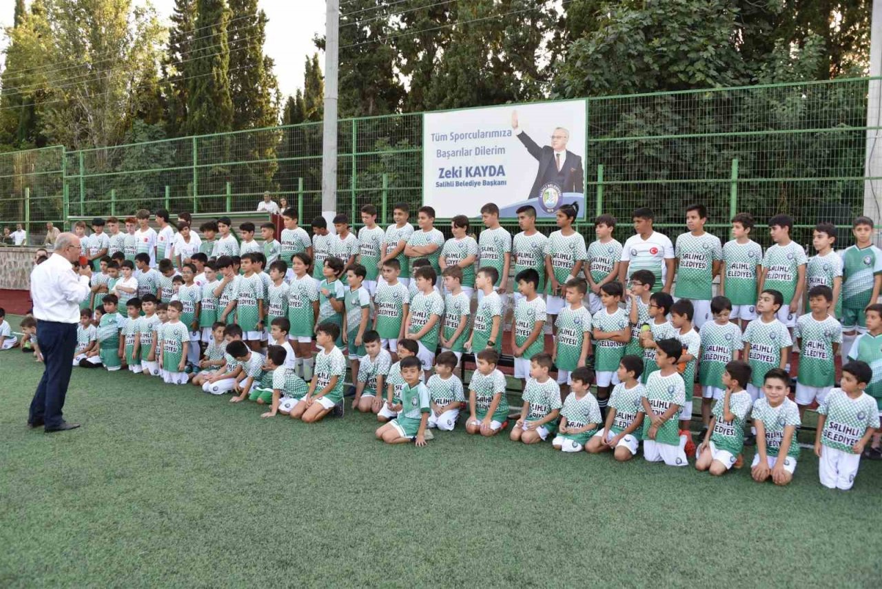 Salihli’de yaz spor kursları sertifika töreniyle son buldu