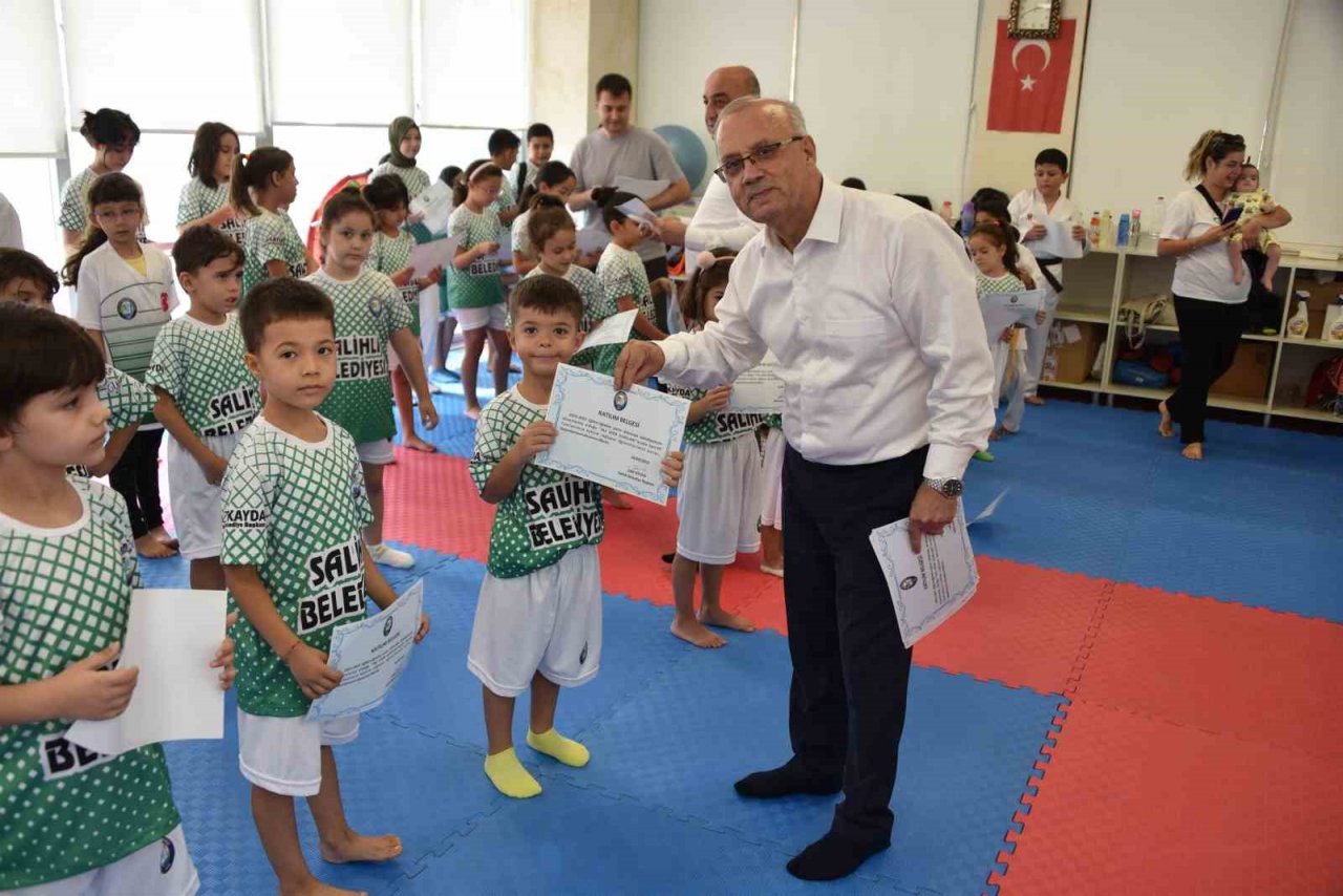 Salihli’de yaz spor kursları sertifika töreniyle son buldu