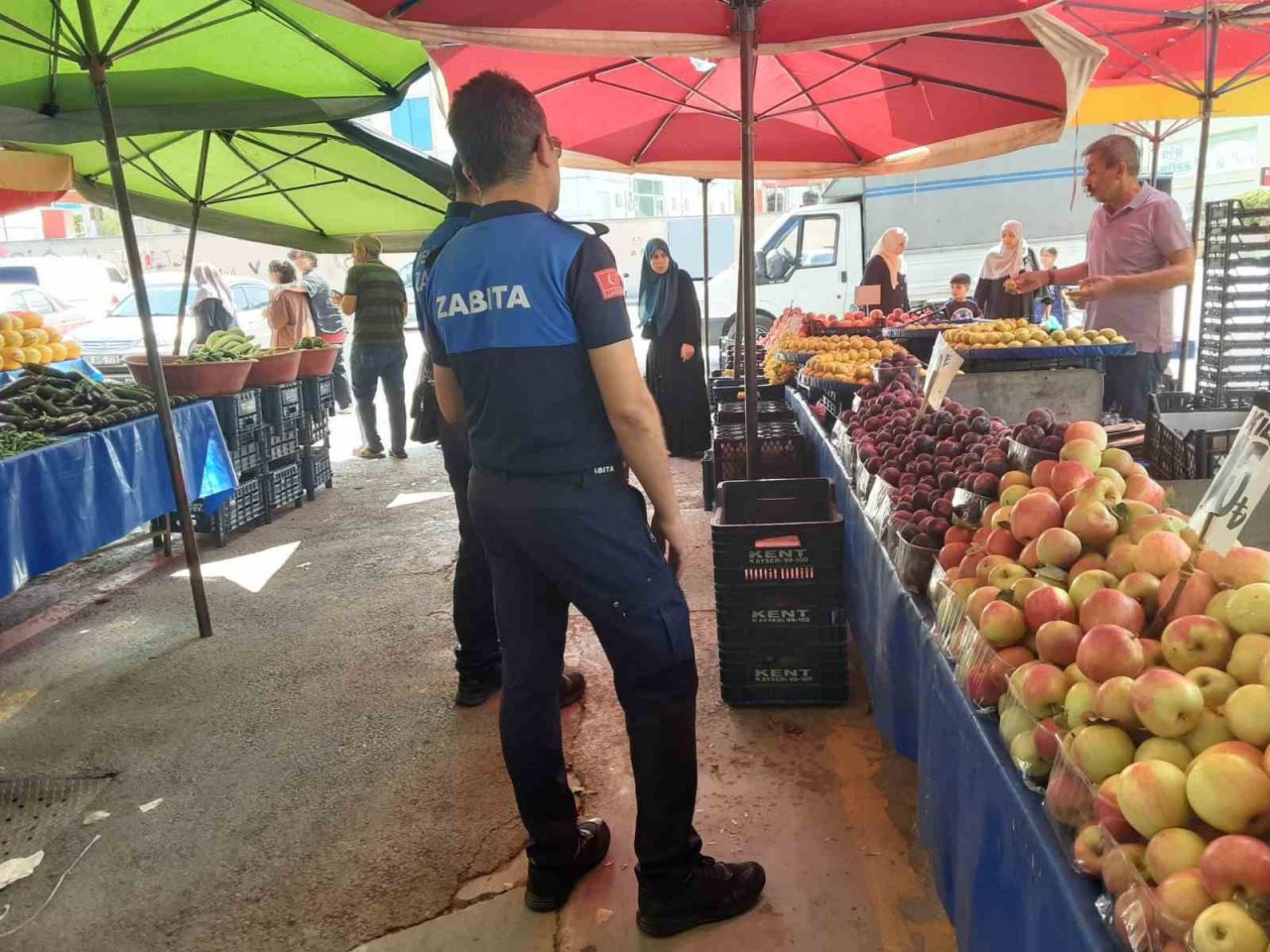 Melikgazi Belediyesi zabıta ekipleri pazar yerlerini denetledi