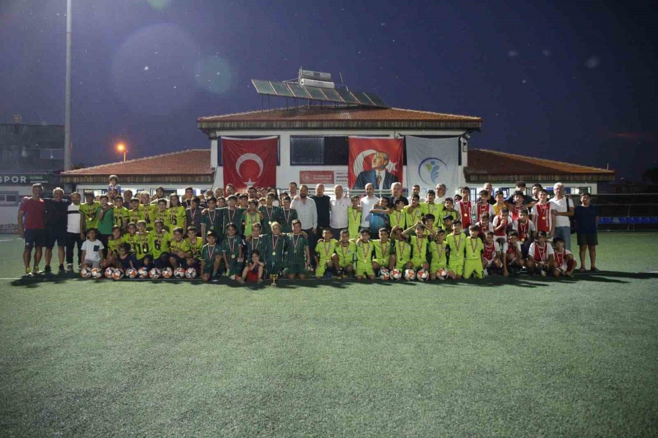 Zafer Bayramı Turnuvasında dereceye girenlere ödüller verildi