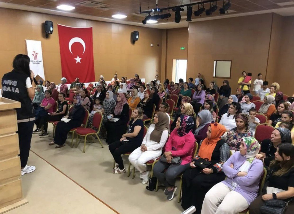 Kozan’da ’En iyi narkotik polisi: Anne’ eğitimleri gerçekleştirildi