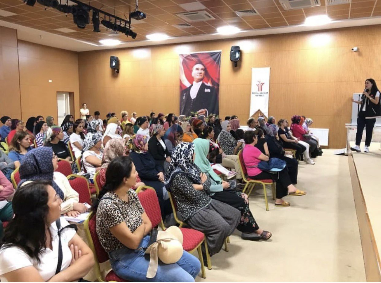 Kozan’da ’En iyi narkotik polisi: Anne’ eğitimleri gerçekleştirildi