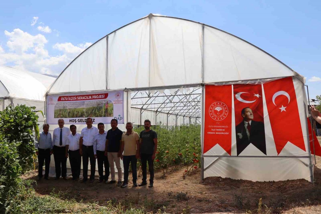 Oltu’da devlet destekli seralar çiftçilerin yüzünü güldürdü