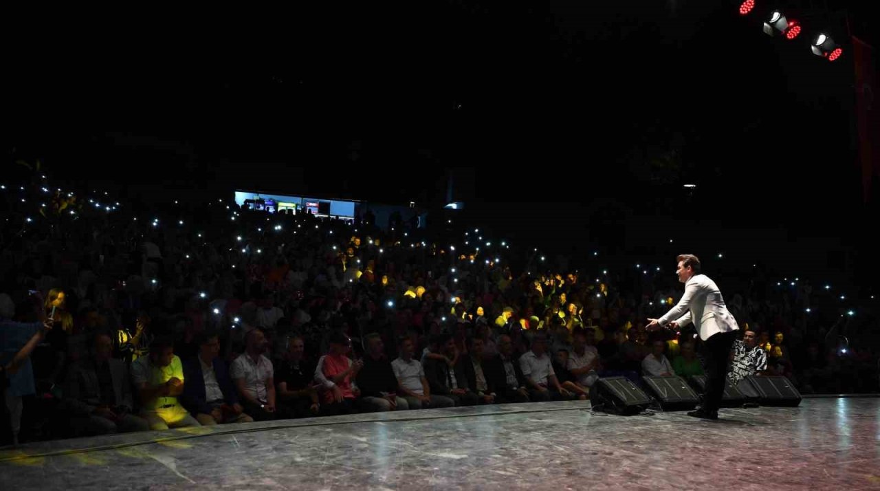 Osmangazi’de Balkan coşkusu Açık Hava Tiyatrosu’na sığmadı