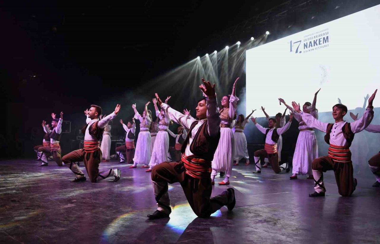 Osmangazi’de Balkan coşkusu Açık Hava Tiyatrosu’na sığmadı