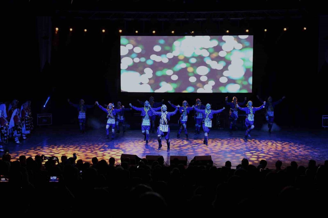 Osmangazi’de Balkan coşkusu Açık Hava Tiyatrosu’na sığmadı