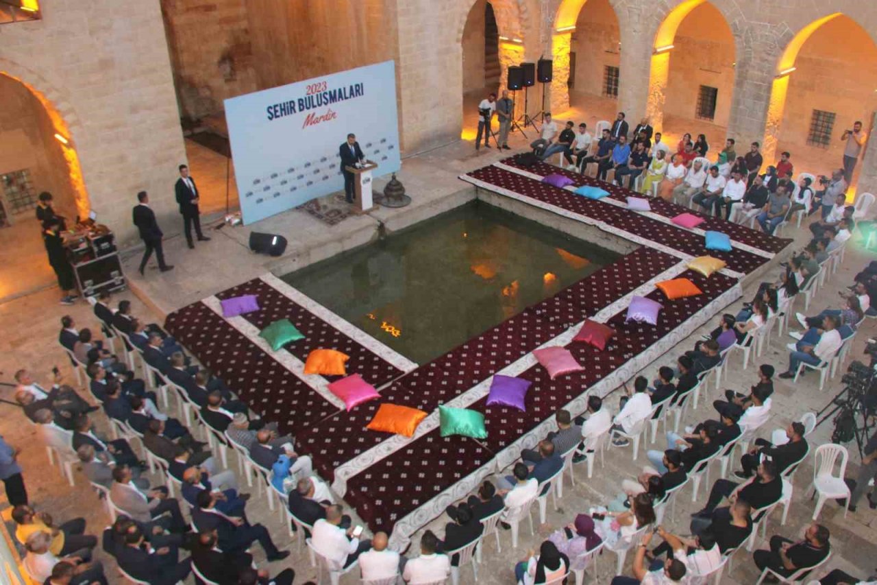 Bakan Koca, Kasımiye Medresesi’nde gençlerle buluştu